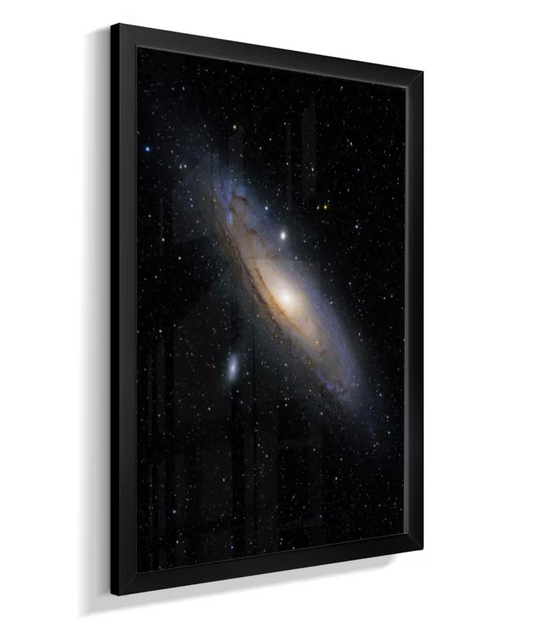 Galáxia De Andrômeda — Messier 31 (M31) - O Coracão Spiral Da Irmã Gigante