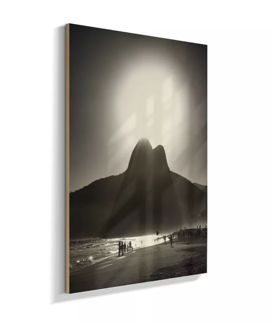 Luz sobre Dois Irmãos – Ipanema em Silhueta