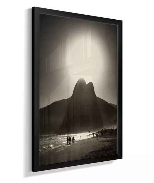 Luz sobre Dois Irmãos – Ipanema em Silhueta